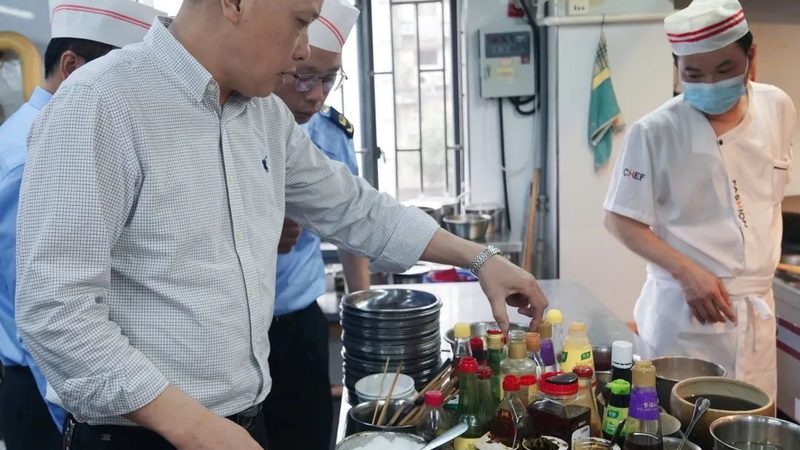 德芙过年糖果礼盒：传统糖果的现代化演绎